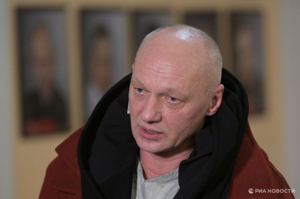 Не зная русского, покорил Москву, женился на дочери друга: Николай Козак