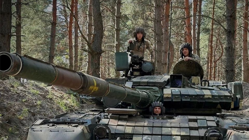 Азербайджан поставил ультиматум: Замечены танки ВСУ с новым тактическим знаком. Подразделениям некуда отступать