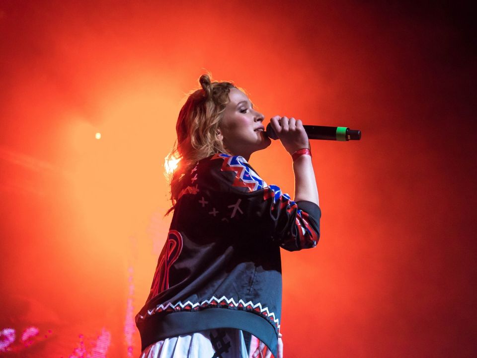 Певица Монеточка* накопила долги по штрафам, их взыщут принудительно