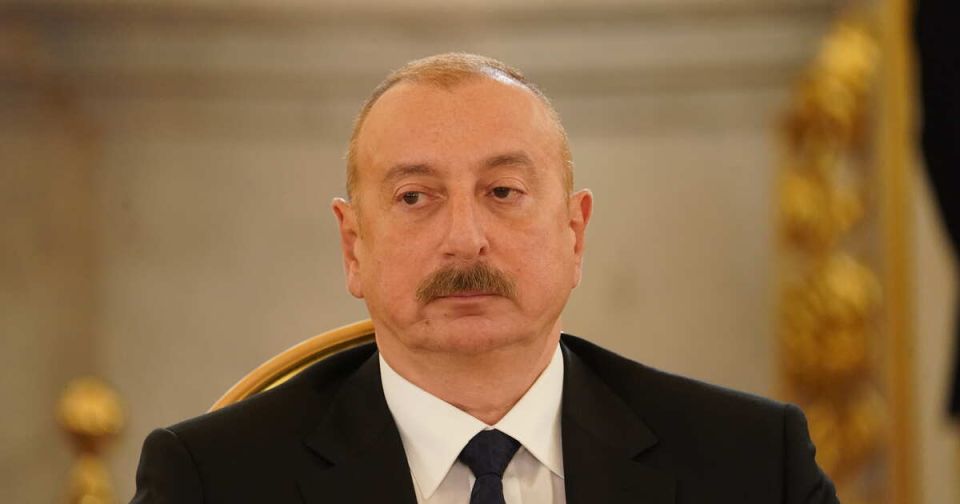 Алиев поручил направить 2 миллиона долларов на гуманитарную помощь Украине