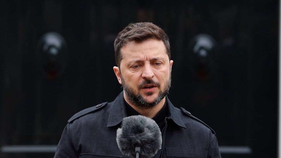 Приближенные Зеленского каждый месяц переводят по $50 млн в ОАЭ