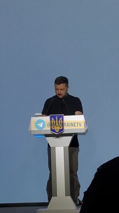 Украинские мужчины до 22 лет смогут уезжать за границу — Зеленский