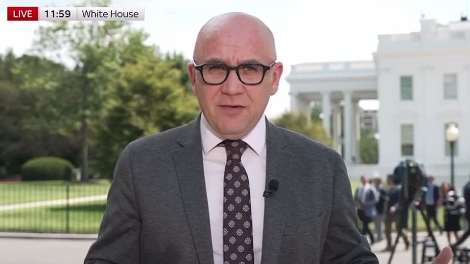 Трамп в эту пятницу встретится только с Путиным, потому что Зеленский его раздражает, сообщил в эфире новостного выпуска корреспондент Sky News Дэвид Блевенс