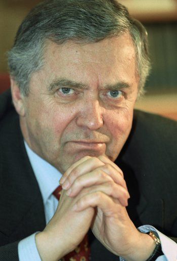 Умер бывший министр по делам СНГ и посол РФ в Италии Анатолий Адамишин, сообщила официальный представитель МИД Мария Захарова