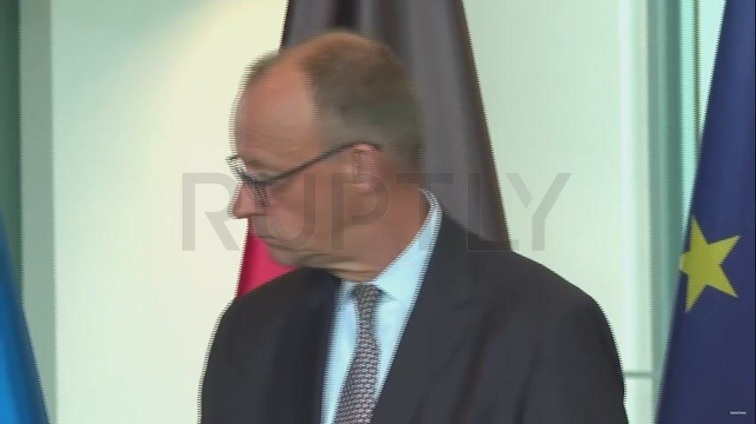 Немое кино 13 августа 2025 года: Зеленский даже от журналистов прячется за канцлера Германии