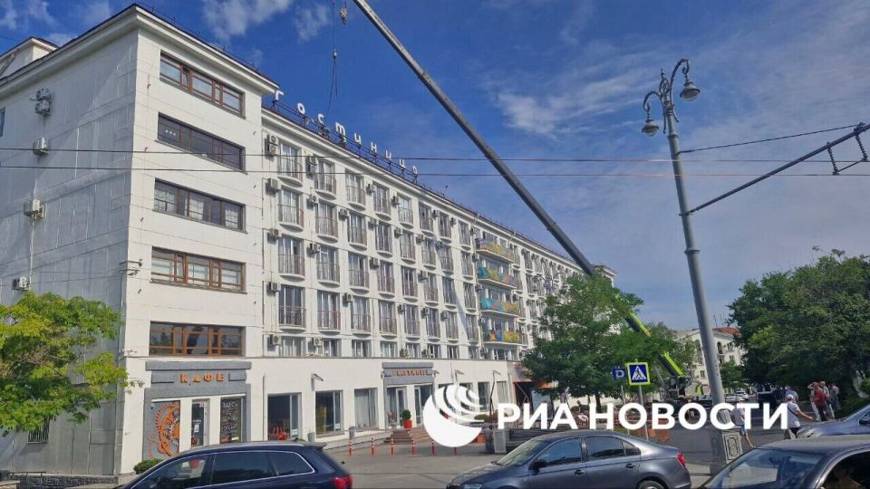 В Севастополе реконструируют бывший отель "Украина"