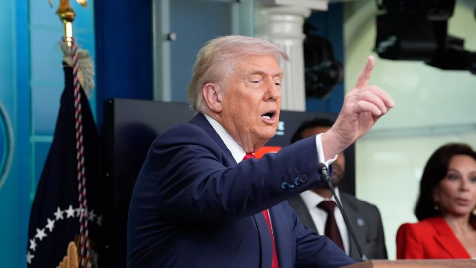 Трамп пригрозил России "очень серьёзными последствиями", если Путин не даст "необходимые ответы" США