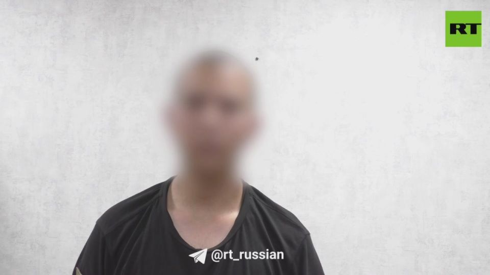 У задержанного в Кировской области пособника Киева нашли шевроны с украинским флагом и символикой, а также вэсэушную форму