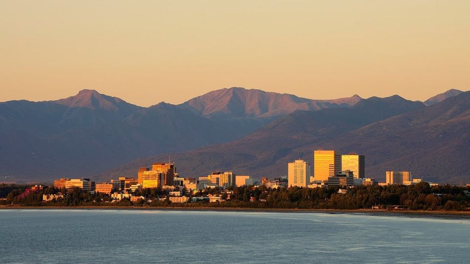 Военная база Эльмендорф-Ричардсон в Анкоридже станет местом встречи Владимира Путина и Дональда Трампа, сообщил CNN со ссылкой на чиновников Белого дома