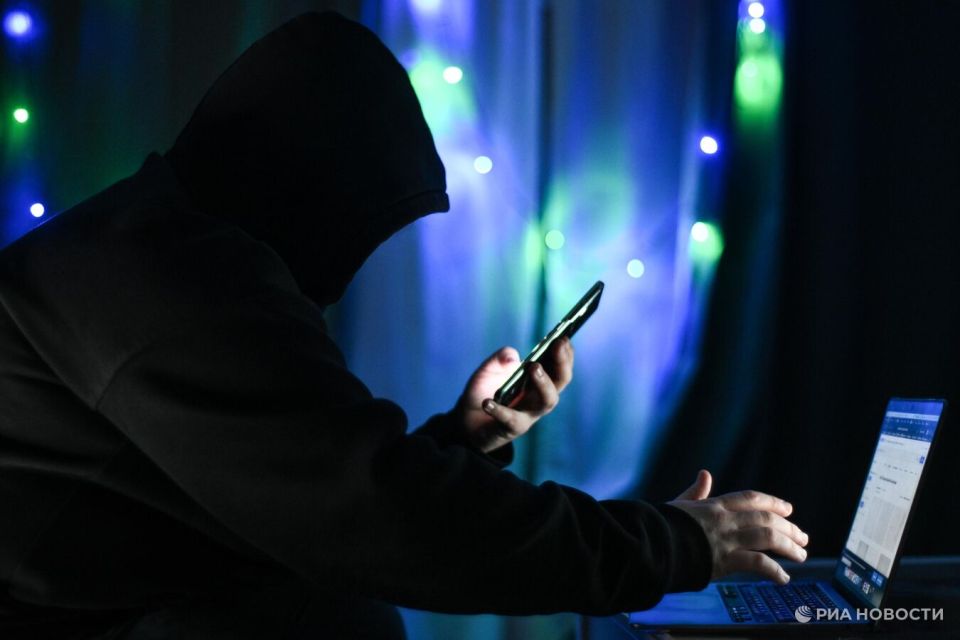 Киев покровительствует тысячам хакеров и онлайн-мошенников, заявили в МИД