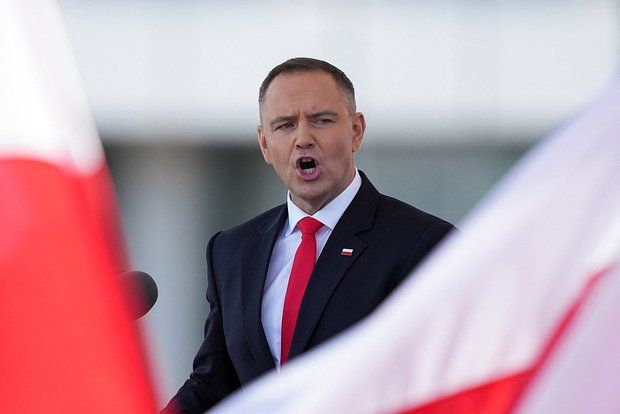 Президент Польши Навроцкий возмутился демонстированием символов Бандеры в стране