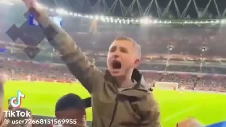 За "бандеровский" флаг – смерть. Ультра-патриотов Украины отправят из Польши прямо на фронт