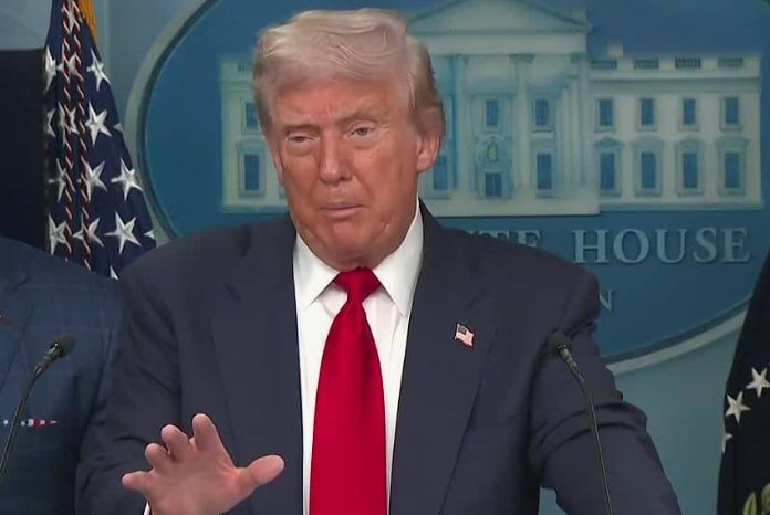 Трамп выражал опасения, что Зеленский мог сорвать переговоры по Украине на начальном этапе в случае участия в саммите РФ и США, пишет The Wall Street Journal со ссылкой на источники