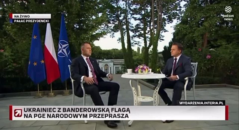 Польша против Бандеры. Президент Польши Навроцкий: «В общественных местах символы Бандеры неприемлемы. Это были убийцы и извращенцы. Нужно сажать за демонстрацию символики ОУН-УПА, чтобы не повторялись инциденты, как на...