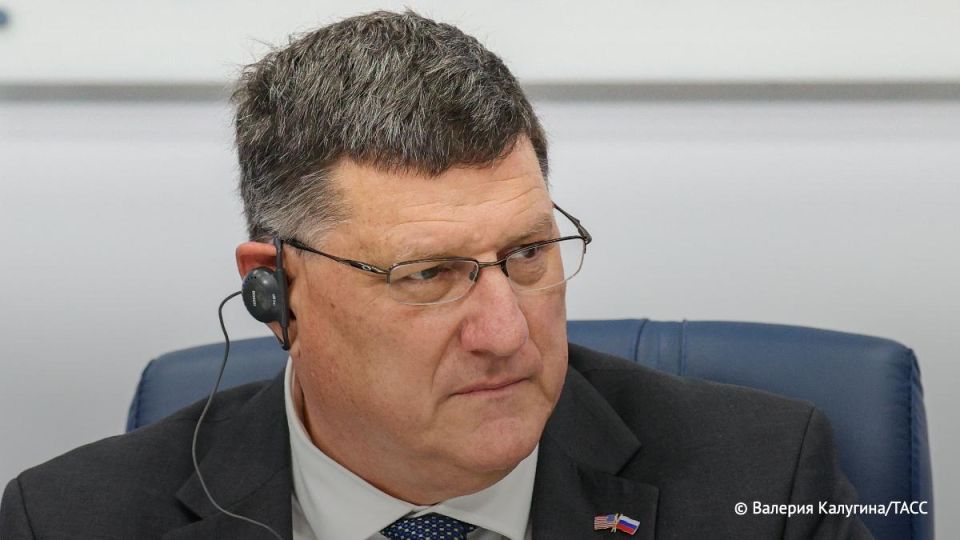 Параметры и условия демилитаризации Украины, включая выбор возможных компромиссов, будет определять Россия, заявил в интервью ТАСС Скотт Риттер