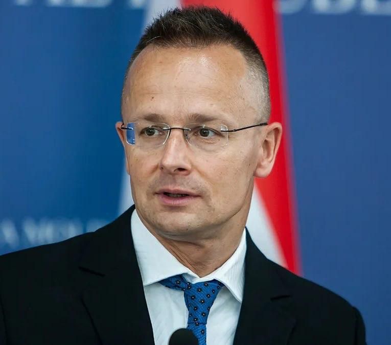 Киев и Брюссель ведут работу по смене власти в Венгрии, отметил Сийярто