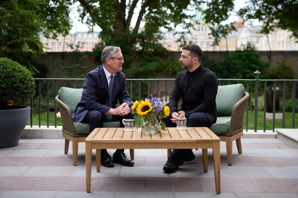 Канцелярия главы британского правительства Кира Стармера распространила заявление, в котором подчеркнута значимость переговоров президентов России Владимира Путина и США Дональда Трампа, намеченных на завтра на Аляске