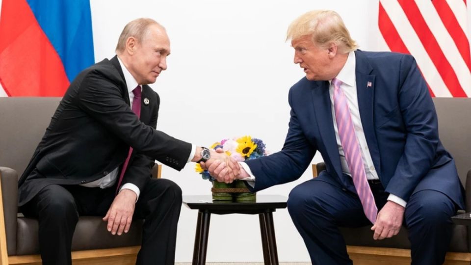 Азаров назвал прорывом сам факт предстоящей встречи Путина и Трампа