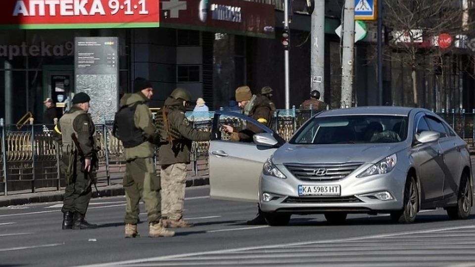 В Харькове осудили полицейского, задержавшего друга в ТЦК при мобилизации