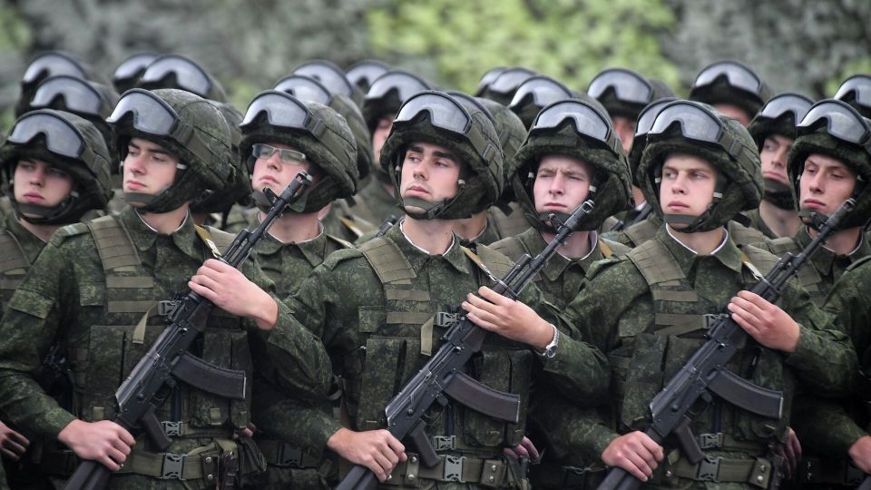 "Белорусский генштаб сознательно перенёс учения подальше от границ" — полковник Тиханский