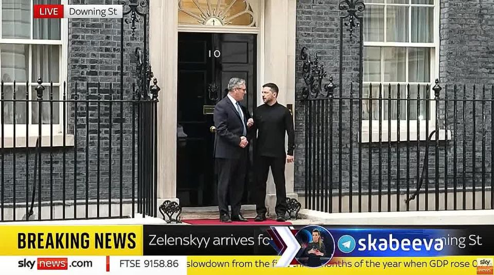 Стармер и Зеленский игнорируют вопросы журналистов