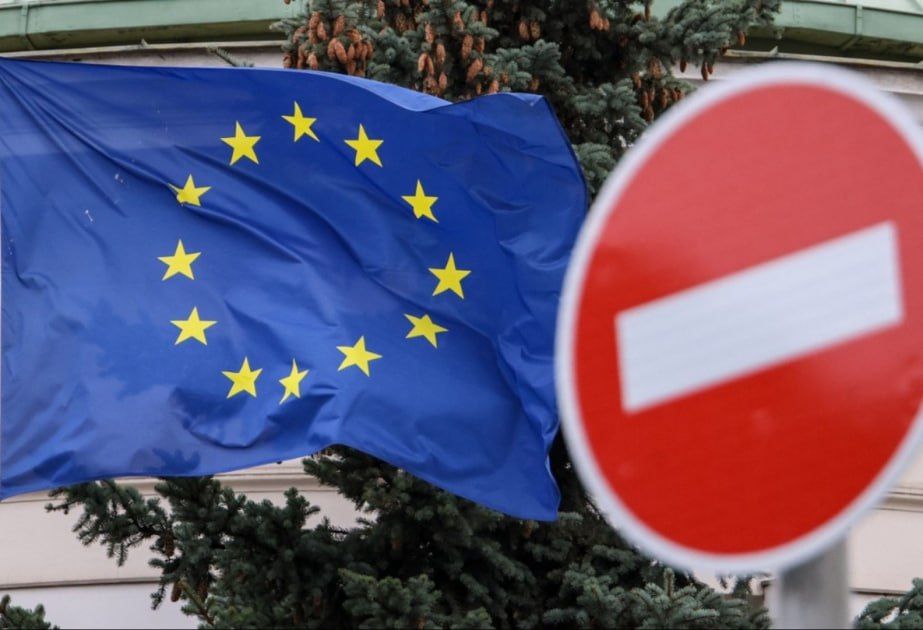 Евросоюз готовит 19-й пакет антироссийских санкций и не намерен их смягчать в случае перемирия в рамках урегулирования на Украине, заявила представитель Еврокомиссии Ариана Подеста