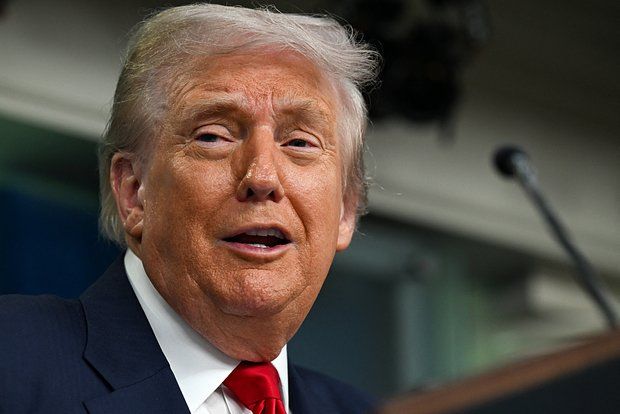 Трамп заявил, что позвонит Зеленскому, если встреча с Путиным будет удачной