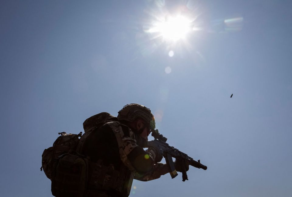 Дональд Трамп пообещал Владимиру Зеленскому не обсуждать на встрече с Владимиром Путиным территориальный вопрос, сообщают NBC и CNN со ссылкой на источники