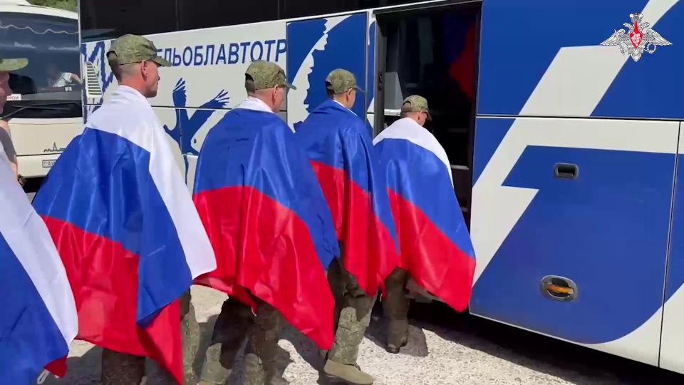 Вернулись домой: 84 российских бойца освобождены из украинского плена