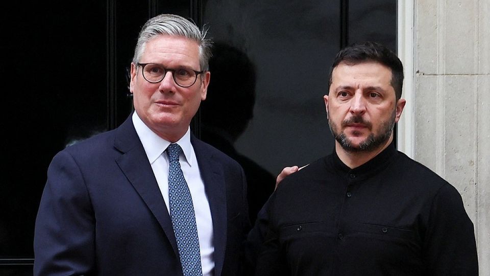 Зеленский оказался под шквалом неудобных вопросов: бывший комик спрятал остроумие и решил промолчать