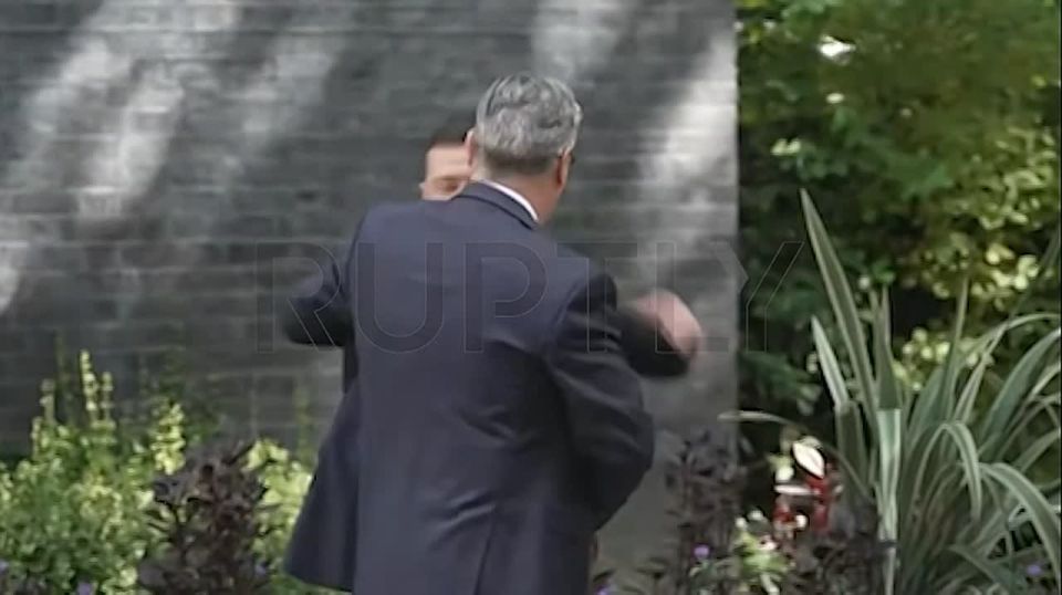 «Титаник» Зеленского шел ко дну, но Просроченный продолжал верить, что места на двери ему хватит