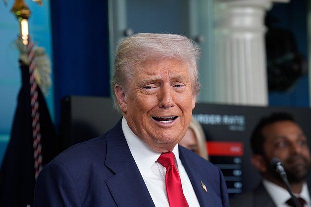 Азаров: Трамп сможет заставить Зеленского вывести войска из Донбасса