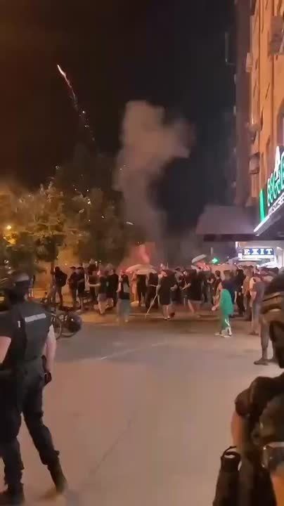 Сор Сороса вновь на улицах массовых беспорядков в Сербии