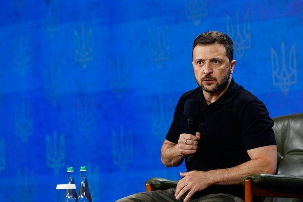 Полковник Макгрегор: Зеленский поехал в Европу за помощью на фоне потерь ВСУ