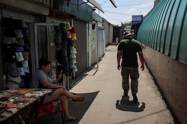 На Украине захотели разрешить выезд за границу всем мужчинам до 22 лет