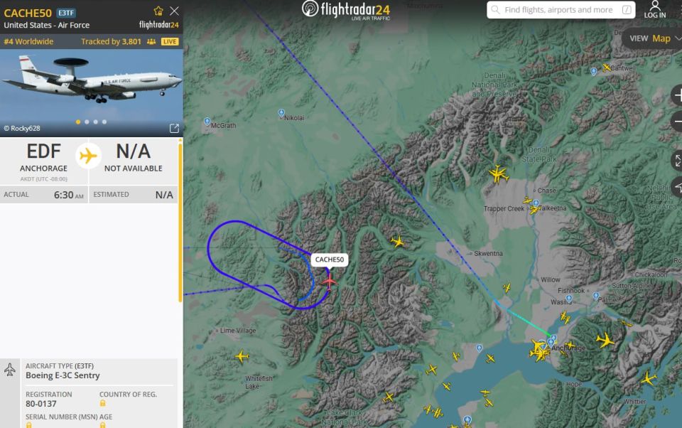 Обстановка в воздухе у города: разведчики продолжают мониторить и один из них осуществляет дозаправку