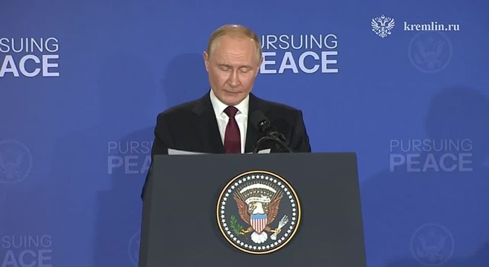 Главная загадка прошедшего саммита заключается в том, что было в четырех отложенных президентом России страницах его заявления, которые последовали за тезисом о том, что «в Киеве и европейских столицах воспримут всё это...