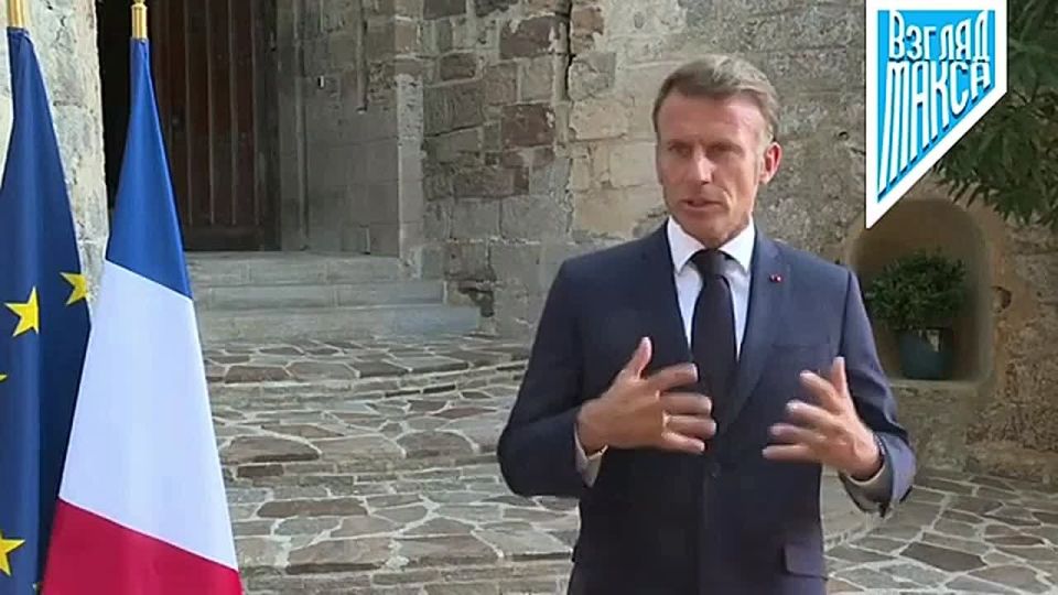 Президент Франции Эммануэль Макрон выступил с речью по итогам состоявшегося саммита «Коалиции желающих»