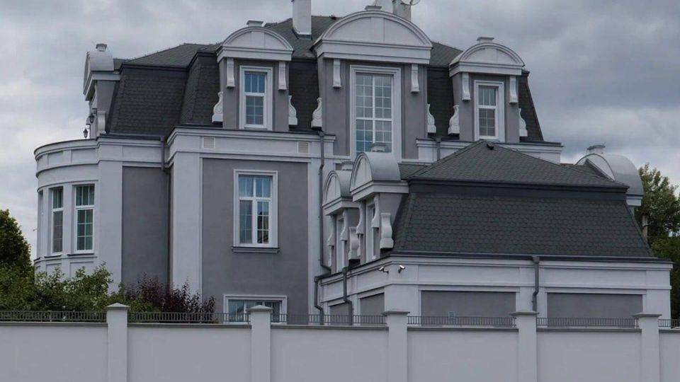 Жена украинского полковника Нацполиции опозорилась, реагируя на на статью о коррупционных доходах