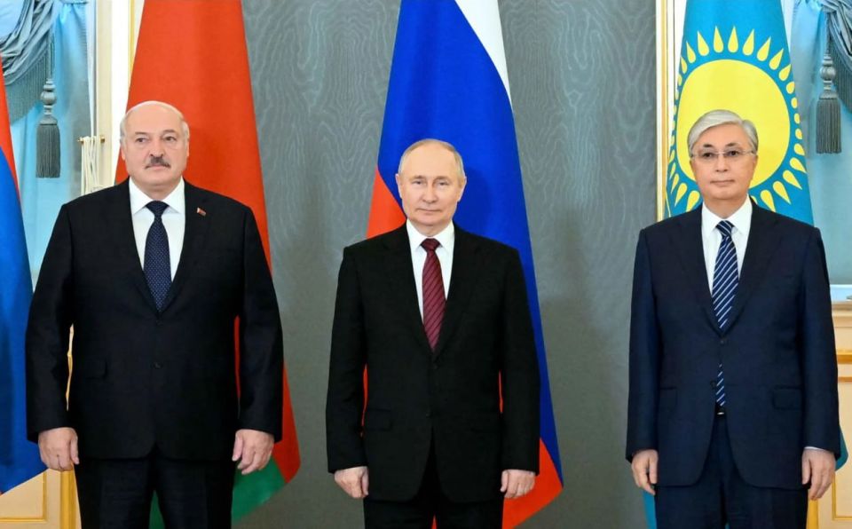 Владимир Путин по телефону проинформировал Александра Лукашенко об итогах переговоров с Дональдом Трампом в Анкоридже, сообщили в Кремле