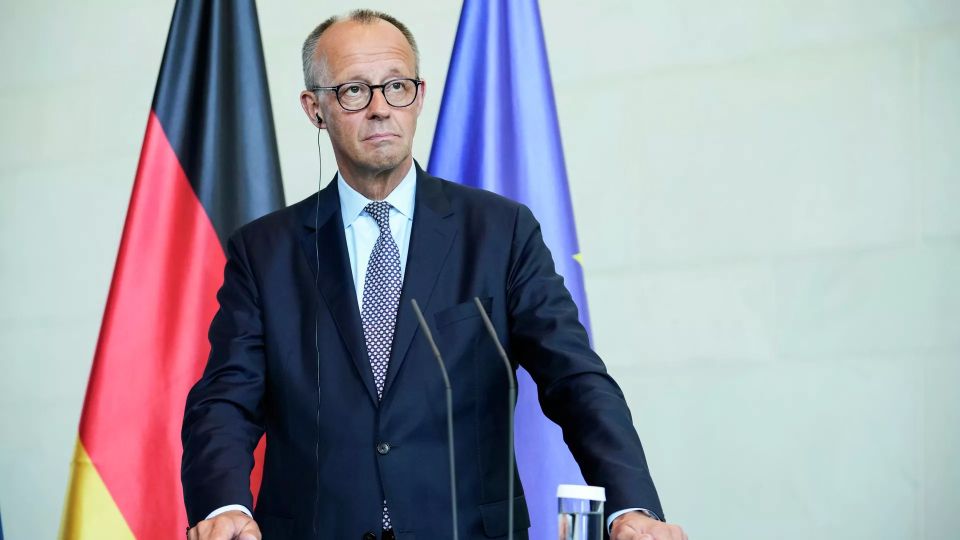 Мерц примет участие во встрече Трампа и Зеленского