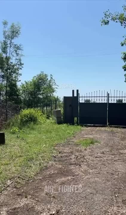 Редкие кадры взлёта истребителя МиГ-29 воздушных сил Украины с проезжой части в одном из населённых пунктов