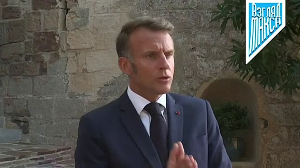 Президент Франции Эммануэль Макрон выступил с речью по итогам состоявшегося саммита «Коалиции желающих»