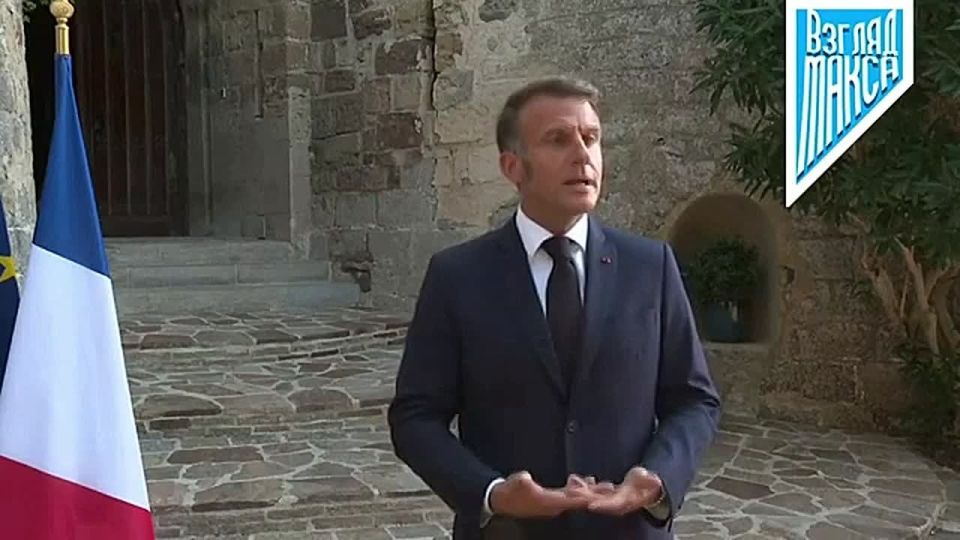 Президент Франции Эммануэль Макрон выступил с речью по итогам состоявшегося саммита «Коалиции желающих»