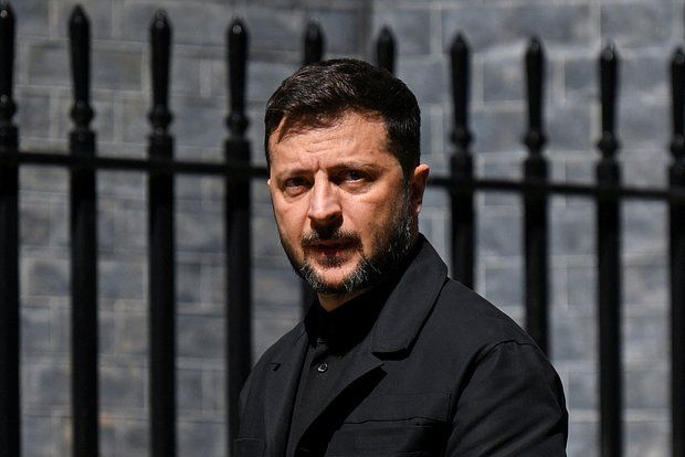 Зеленский назвал трехстороннюю встречу условием для обсуждения территорий