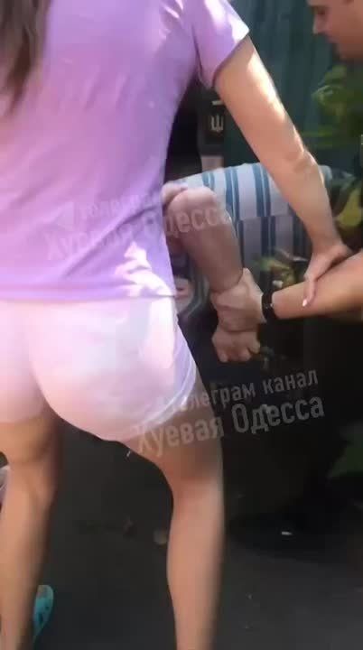 Когда хищник становится добычей: В Одессе женщины отбивают мужиков у ТЦК, а в Ровно идет на пролом