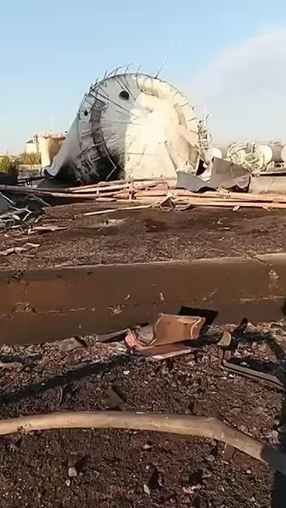 Юрий Котенок: В алиевских медиа-помойках (в т.ч. в тех, которые коверкали названия российских городов, разгоняя сепаратистскую "повесточку") уже поднялась истерика по поводу новых ударов по нефтебазе азербайджанской компании...