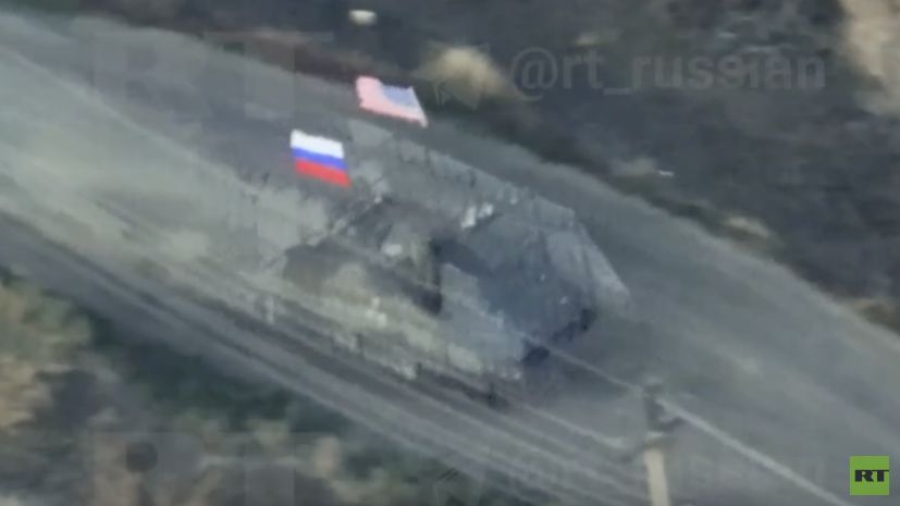 Макфол одним словом отреагировал на видео RT с БТР под флагами России и США