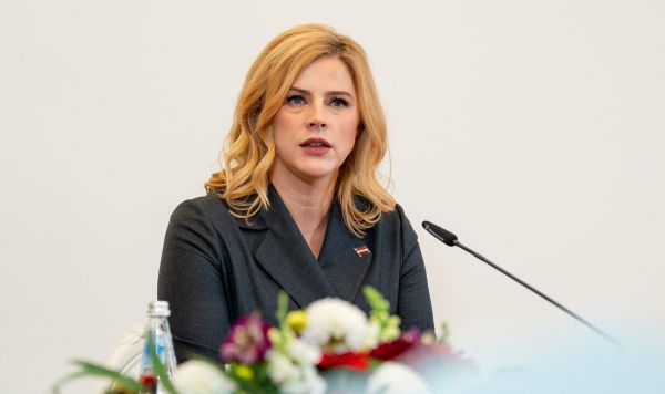 Языковой фронт: почему Эвика Силиня боится русского языка больше, чем переговоров