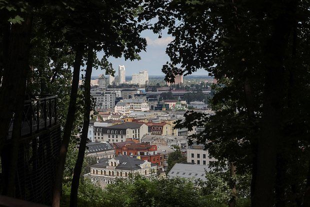 В Подольском районе Киева взорвался военный автомобиль